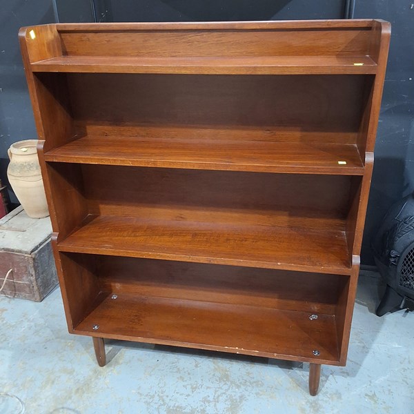 Lot 178 - BOOKSHELF