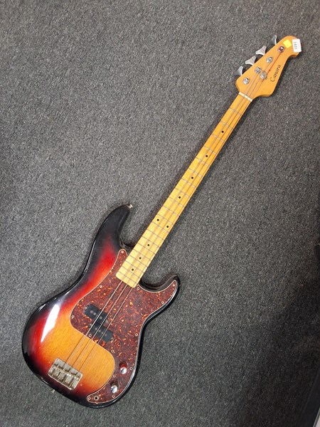 Lot 1431 - BASS GUITAR