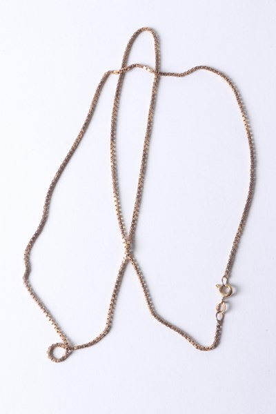 Lot 1076 - GOLD NECKLACE