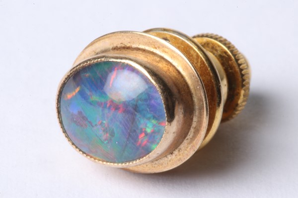 Lot 1064 - GOLD OPAL TIE STUD