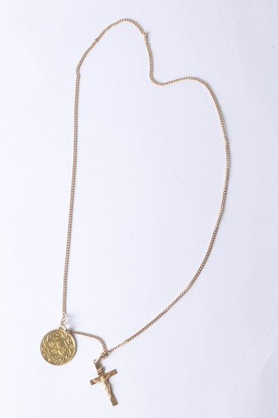 Lot 1016 - GOLD NECKLACE