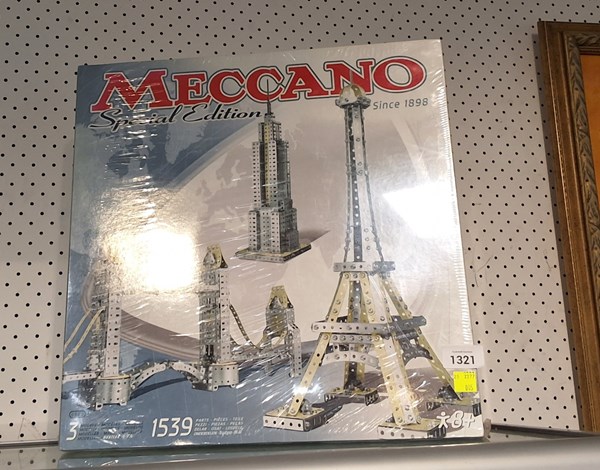 Lot 1321 - MECCANO SET