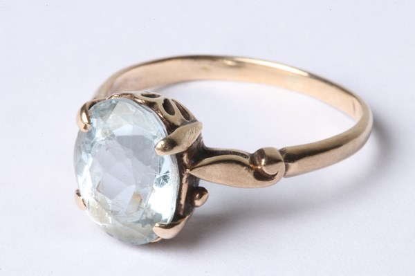 Lot 1047 - GOLD RING