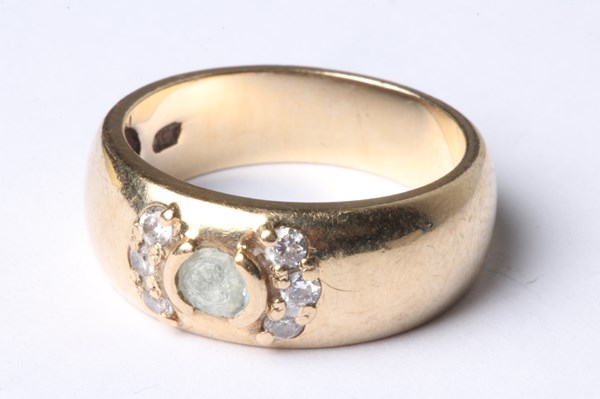 Lot 1036 - GOLD RING