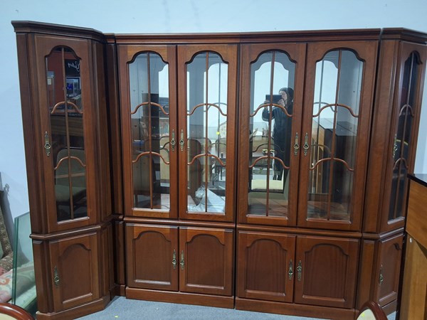 Lot 185 - WALL UNIT