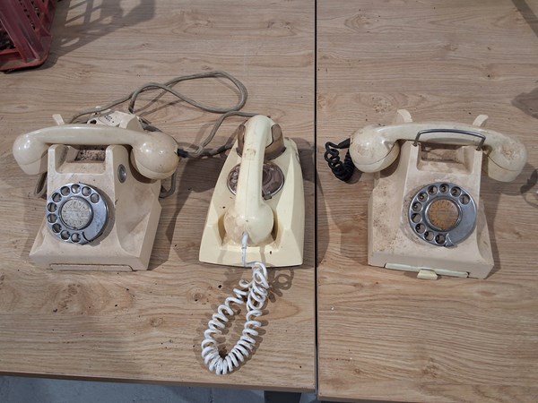 Lot 1270 - TELEPHONES