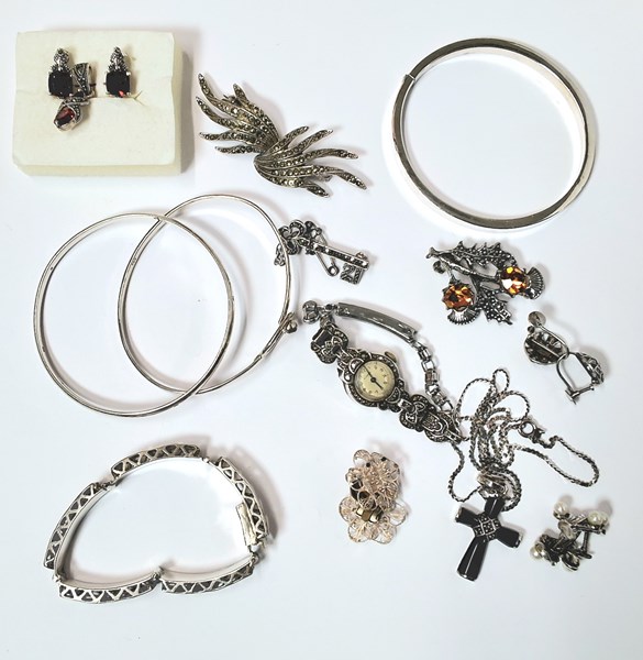 Lot 1115 - JEWELLERY