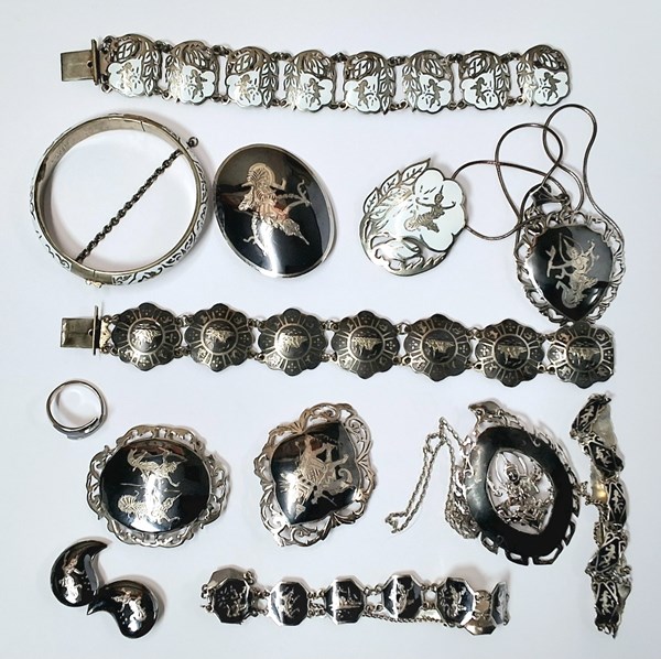 Lot 1118 - JEWELLERY