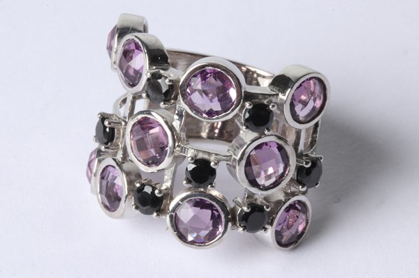 Lot 1104 - SILVER GEMSTONE RING