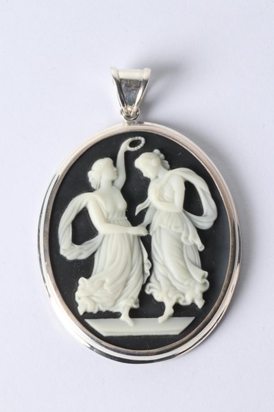 Lot 1108 - SILVER CAMEO PENDANT