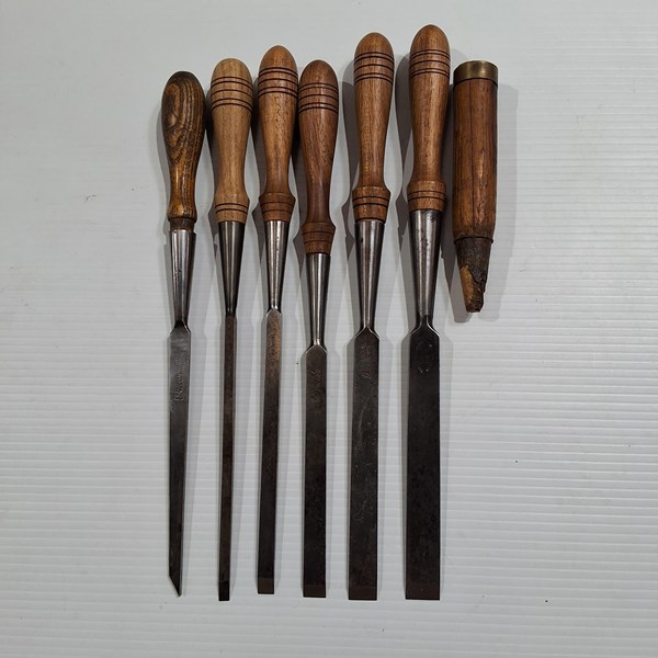 Lot 1488 - CHISELS