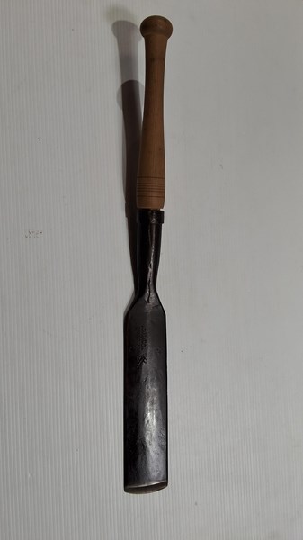 Lot 1490 - SLICK CHISEL