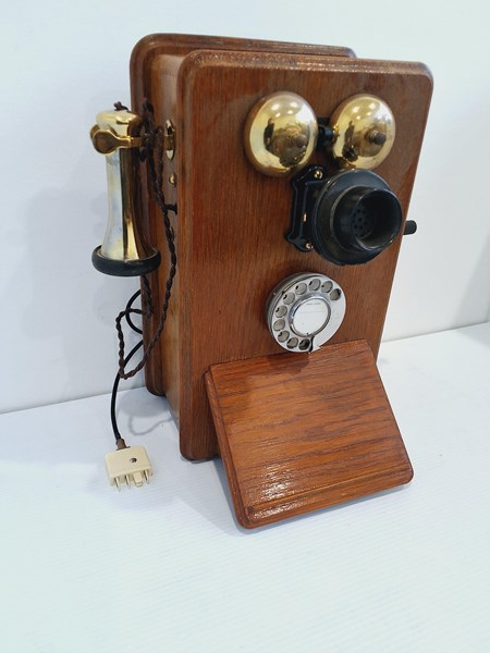 Lot 1233 - TELEPHONE