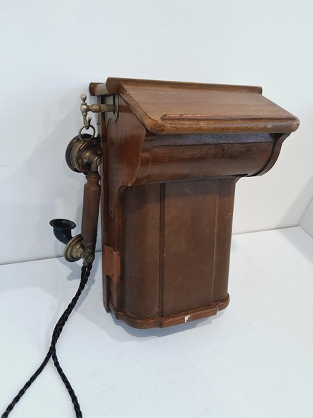 Lot 1220 - TELEPHONE