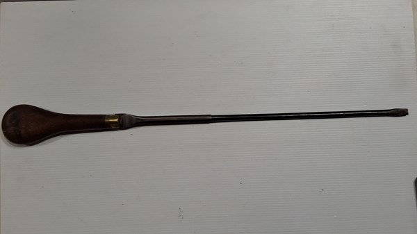 Lot 1481 - LONG SCREWDRIVER