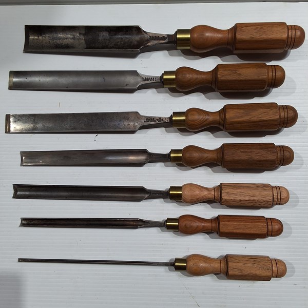 Lot 1473 - CHISELS