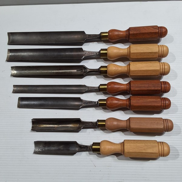 Lot 1474 - CHISELS