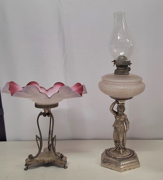 Lot 1240 - KEROSENE LAMP & DECORATIVE TROPHY