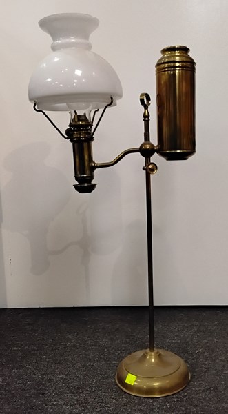 Lot 1167 - KEROSENE LAMP