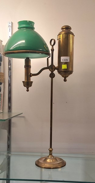 Lot 1339 - KEROSENE LAMP