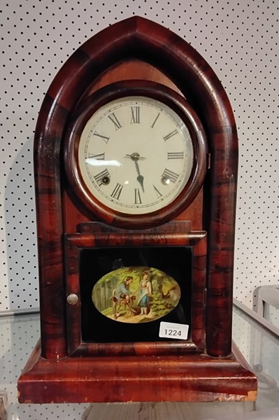 Lot 1224 - MANTEL CLOCK