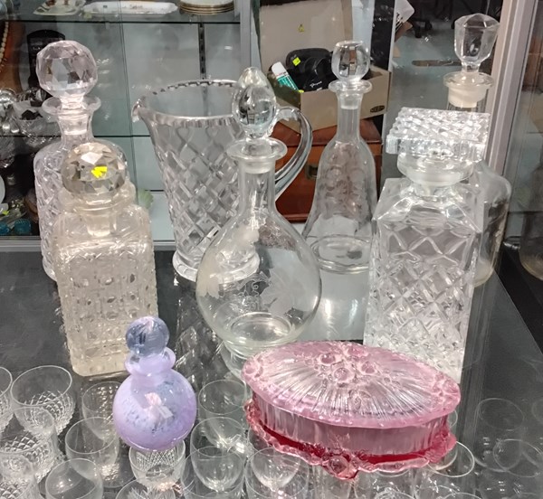 Lot 1402 - DECANTERS & GLASSWARE