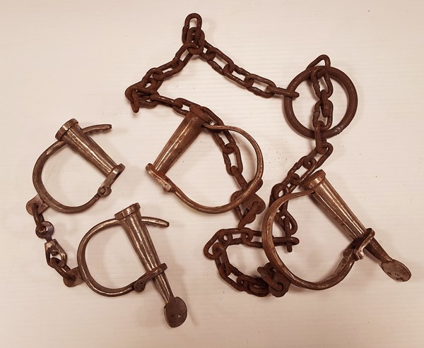 Lot 1189 - PAIR OF HANDCUFFS