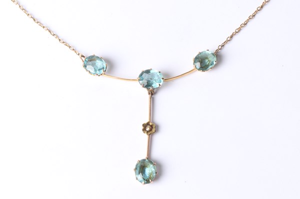 Lot 1007 - GOLD NECKLACE