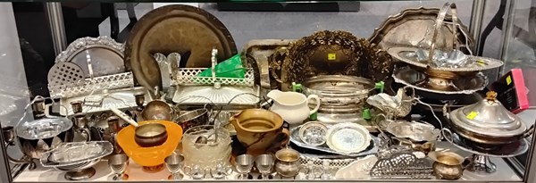 Lot 1101 - A COLLECTION OF METALWARE