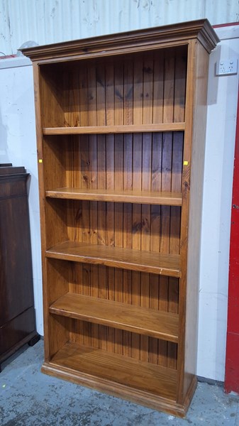 Lot 123 - BOOKSHELF