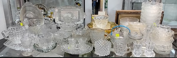 Lot 1412 - GLASSWARE