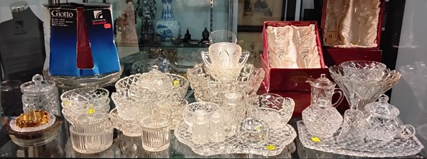 Lot 1404 - GLASSWARE