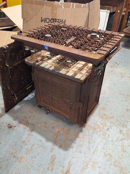 Lot 319 - STOVE