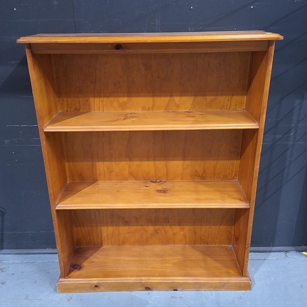 Lot 237 - BOOKSHELF