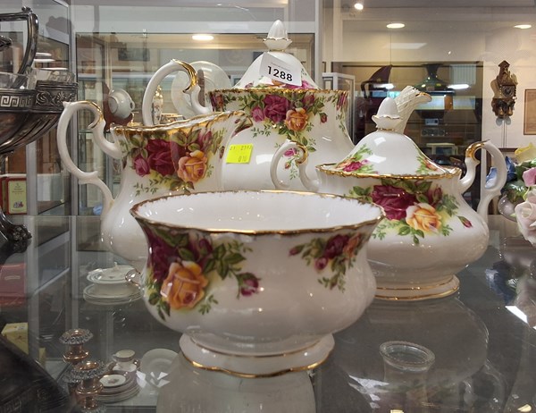 Lot 1288 - ROYAL ALBERT OLD COUNTRY ROSES