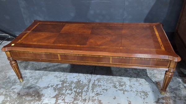 Lot 115 - COFFEE TABLE