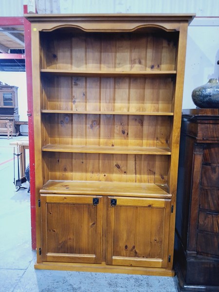 Lot 141 - BOOK SHELF