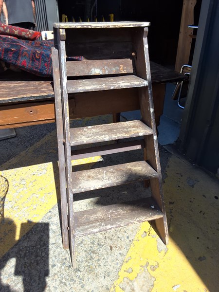 Lot 308 - STEPLADDER