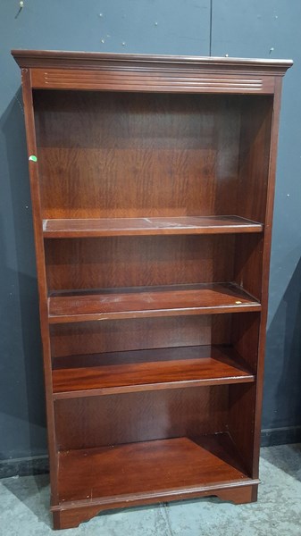 Lot 35 - BOOKSHELF