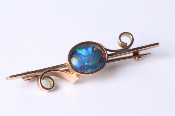 Lot 1001 - GOLD OPAL BROOCH