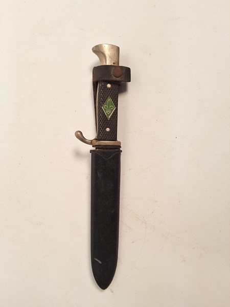 Lot 1181 - KNIFE