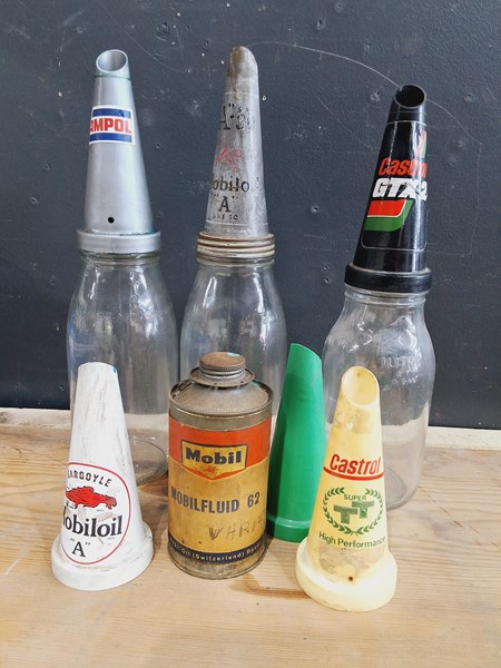 Lot 1186 - OIL BOTTLES