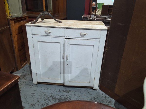 Lot 262 - CUPBOARD