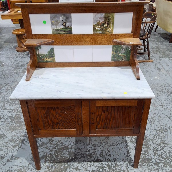 Lot 57 - WASH STAND