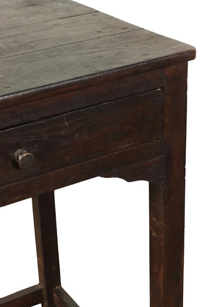 Lot 208 - PEDESTAL TABLE