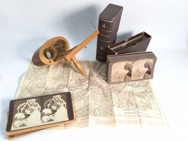 Lot 1099 - STEREOSCOPIC VIEWER & CARDS