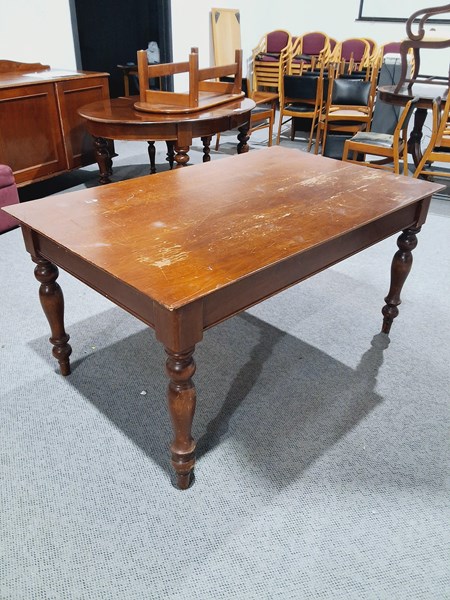 Lot 208 - DINING TABLE