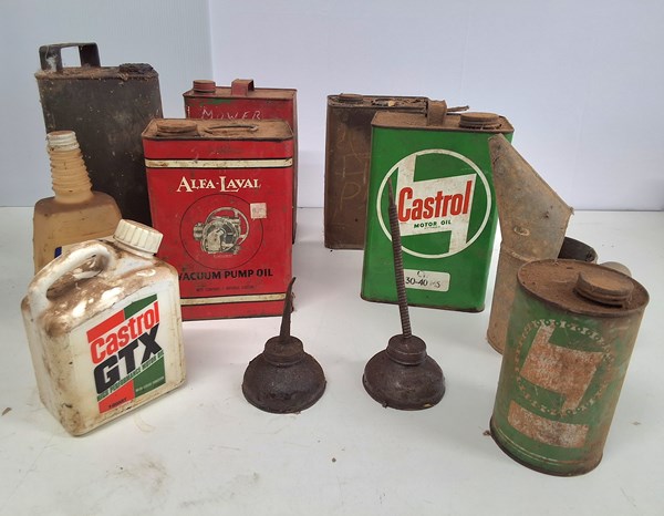 Lot 1372 - OILCANS