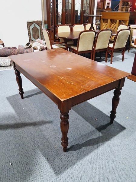 Lot 226 - DINING TABLE