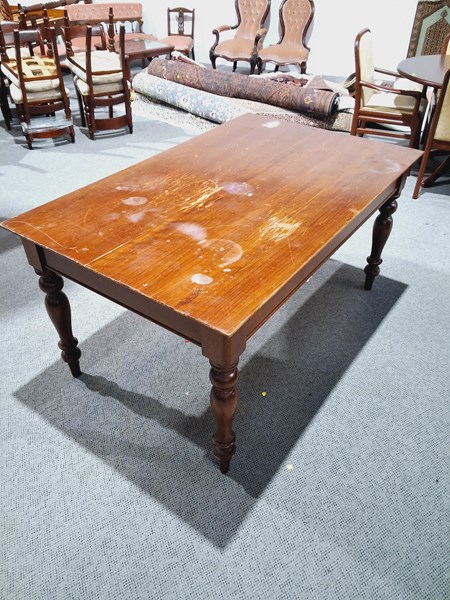 Lot 109 - DINING TABLE